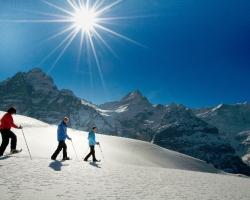snowshoeing_grindelwald_001_by-jungfrau-region-mattias-nutt