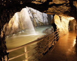 Pauschale_vom Berg ins Tal dem Wasser nach_Aareschlucht